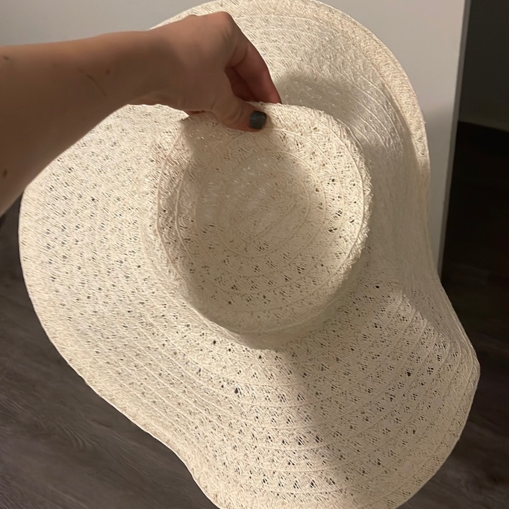 Over the face sun hat from beach bunny bikini store